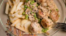 Seasoned meat balls with mushrooms